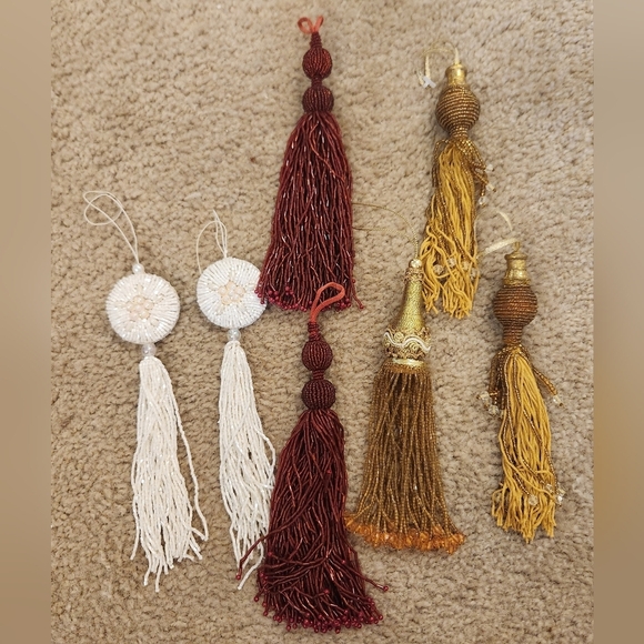 Set Of 7 Tassel Ornaments Red White Gold 6" Roughly - Picture 1 of 1